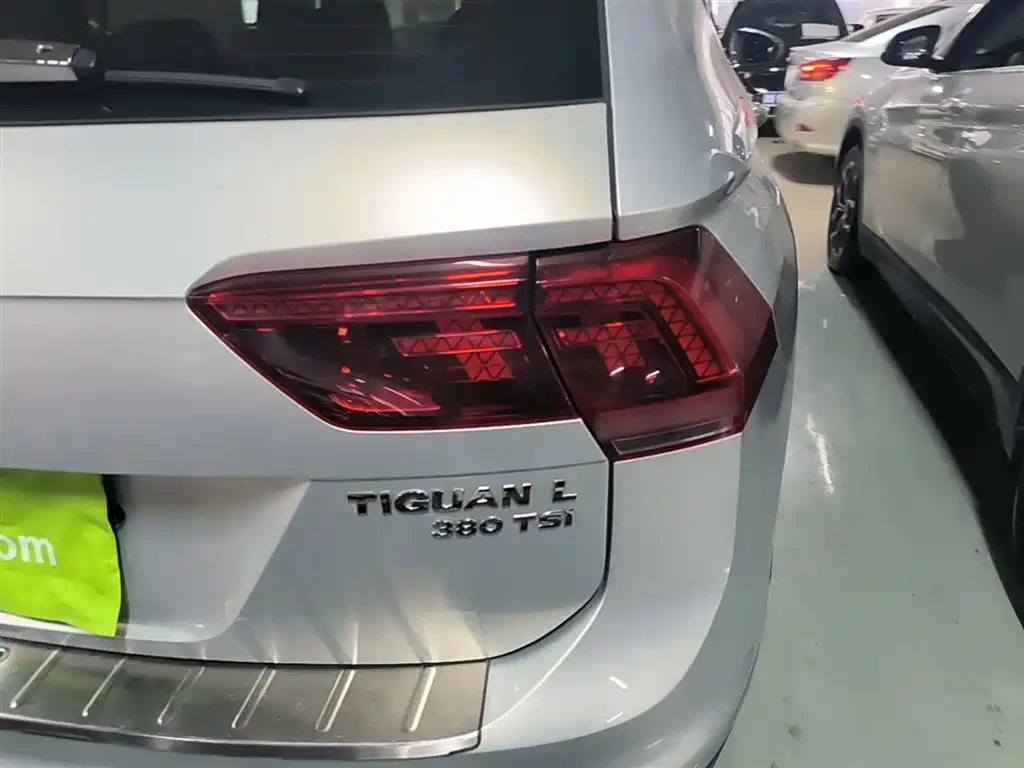 Volkswagen Tiguan L 2018 380TSI Automatic AWD Luxury Edition фото 8