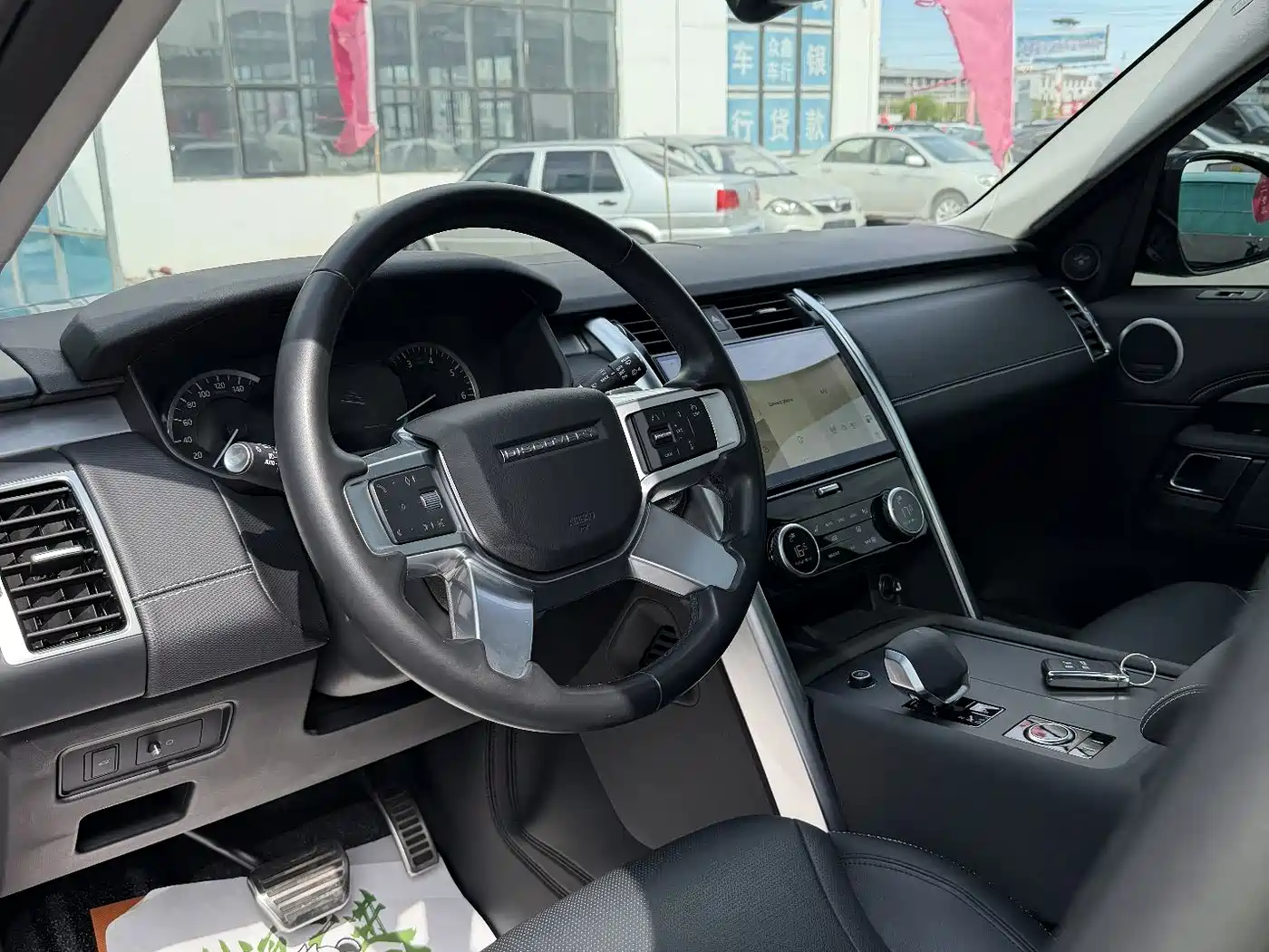 Land Rover Discovery 2023 Facelift 360PS R-Dynamic SE фото 20