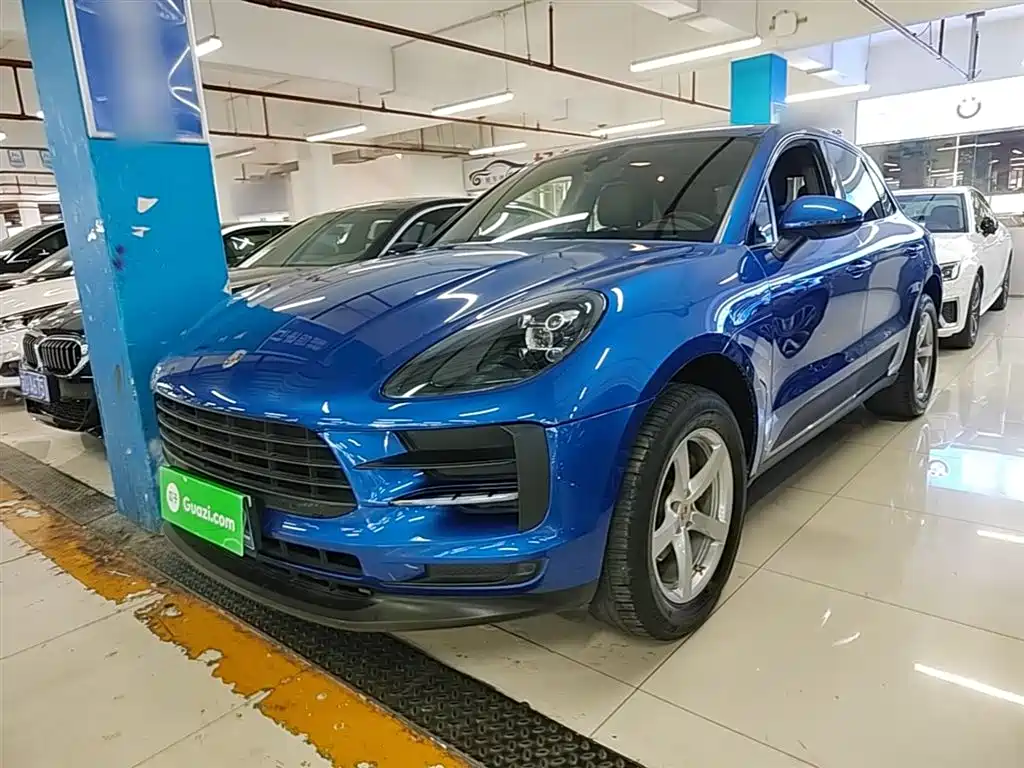 PORSCHE MACAN