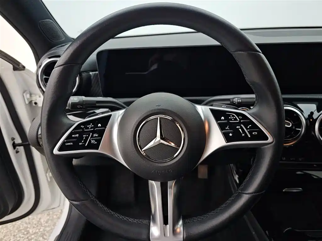 Mercedes-Benz A-Class 2023 A 200 L Dynamic фото 9