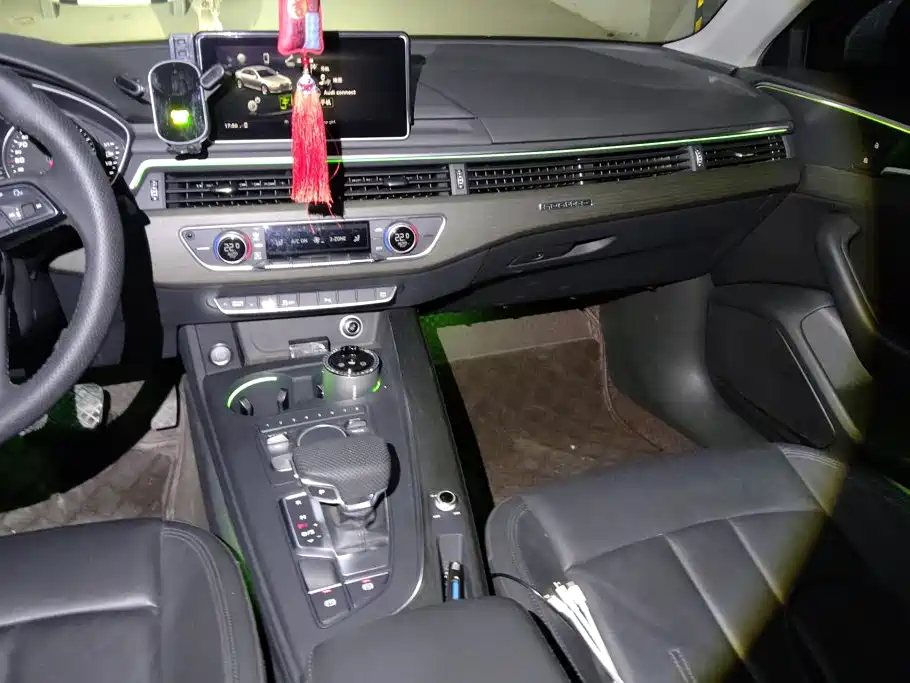 Фото 13 - Audi A4L