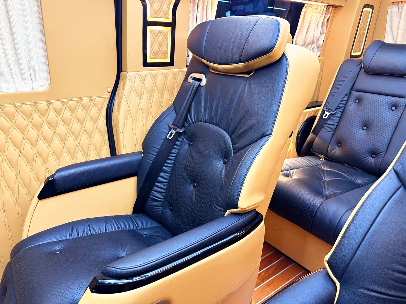 Ford Transit 2020 2.0T Gasoline Multi-purpose Commercial Vehicle Medium Wheelbase Low Roof Dual Swing Doors China V фото 25