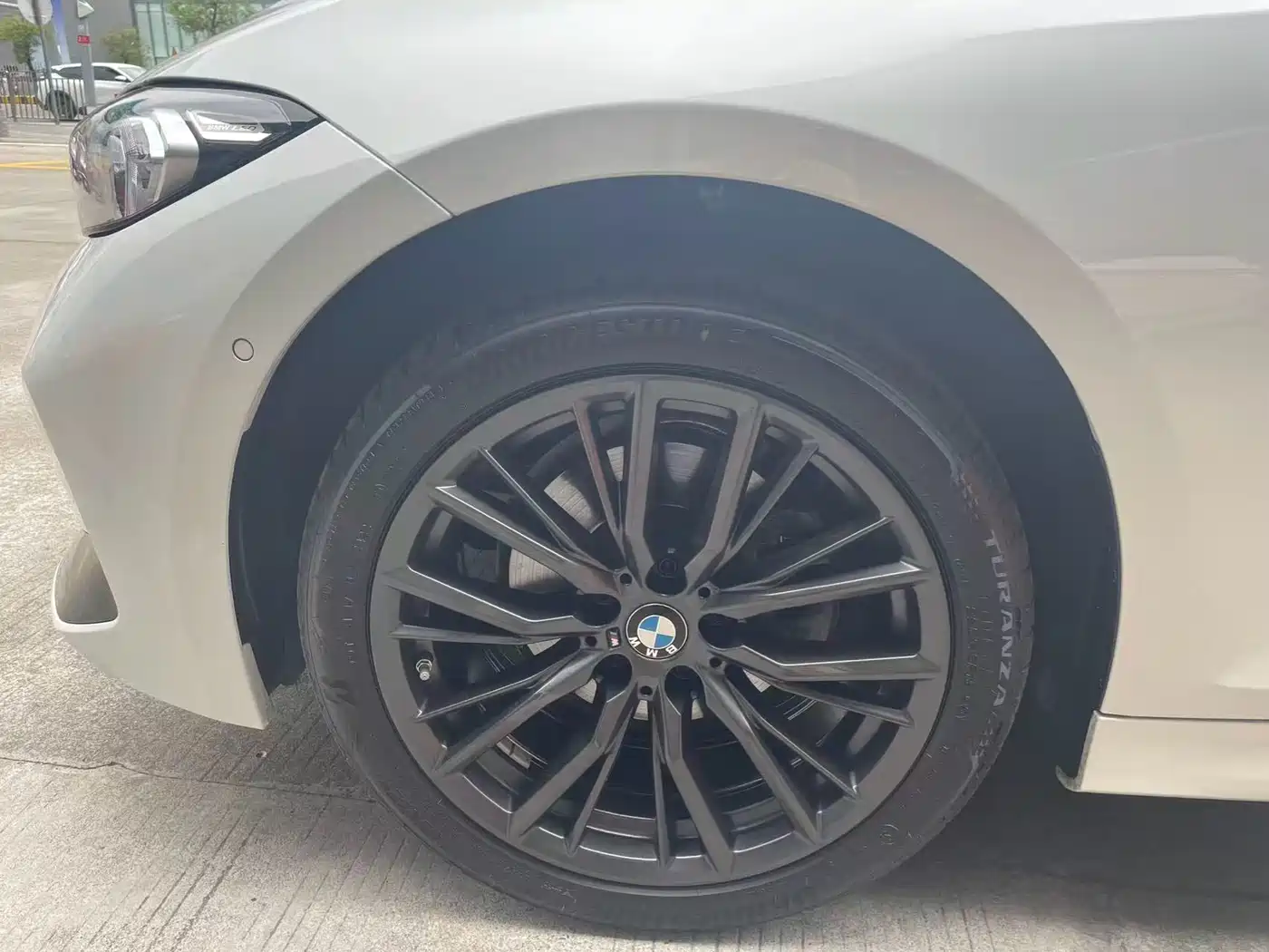 BMW 3 Series 2023 325Li M Sport Black Night Package фото 7