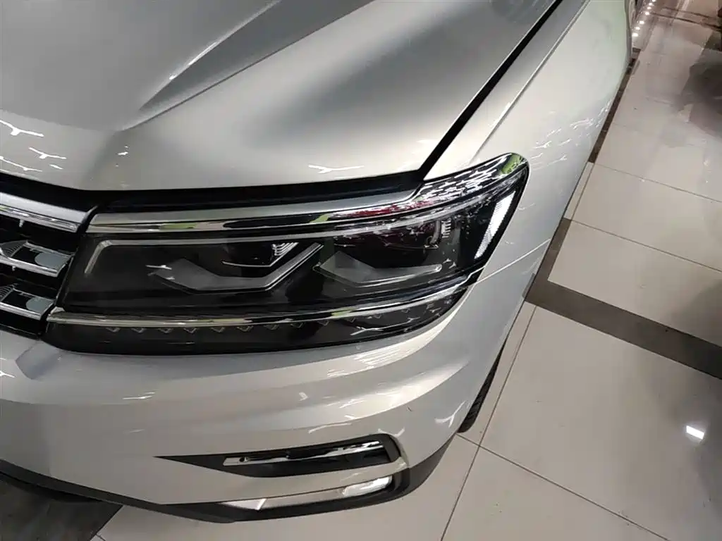 Volkswagen Tiguan L 2018 380TSI Automatic AWD Flagship Edition фото 24