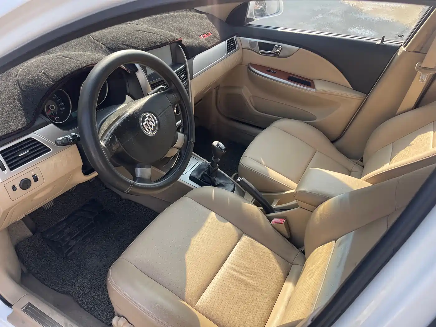 Buick Excelle 2013 1.5L Manual Classic Edition фото 9