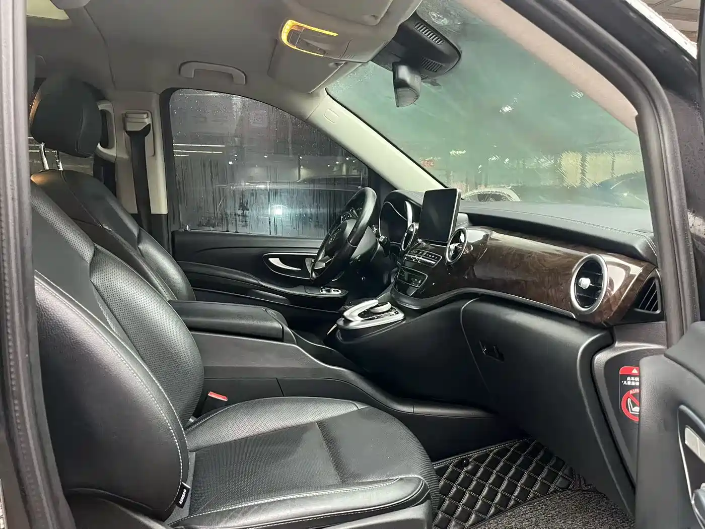 Mercedes-Benz V-Class 2017 Model V 260 L Premium Extended Edition фото 3