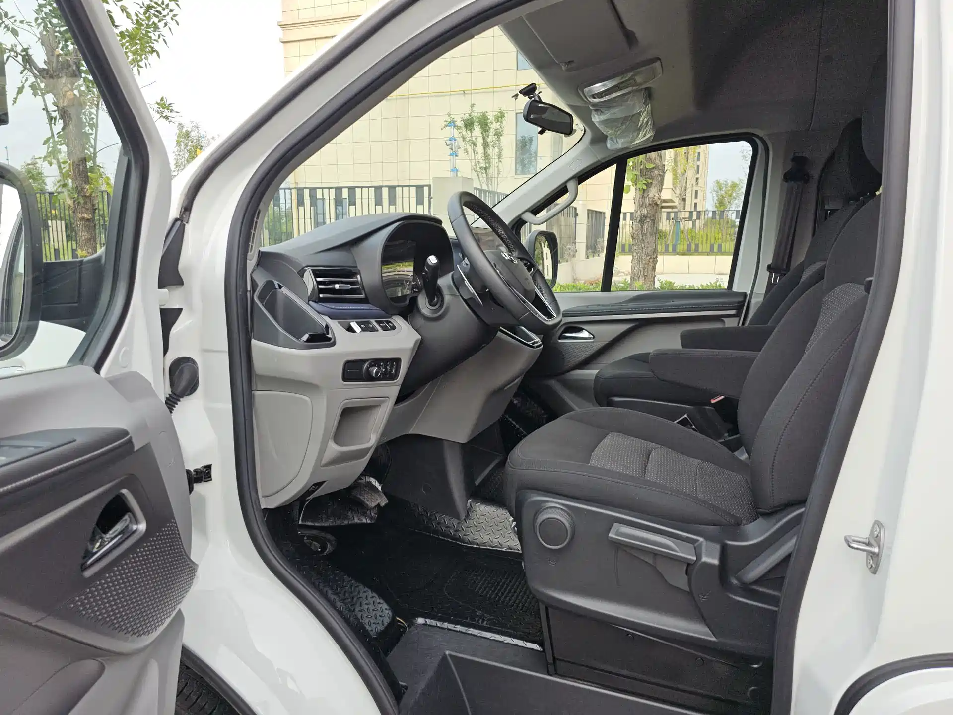 Photo 12 - Maxus Xintu V70