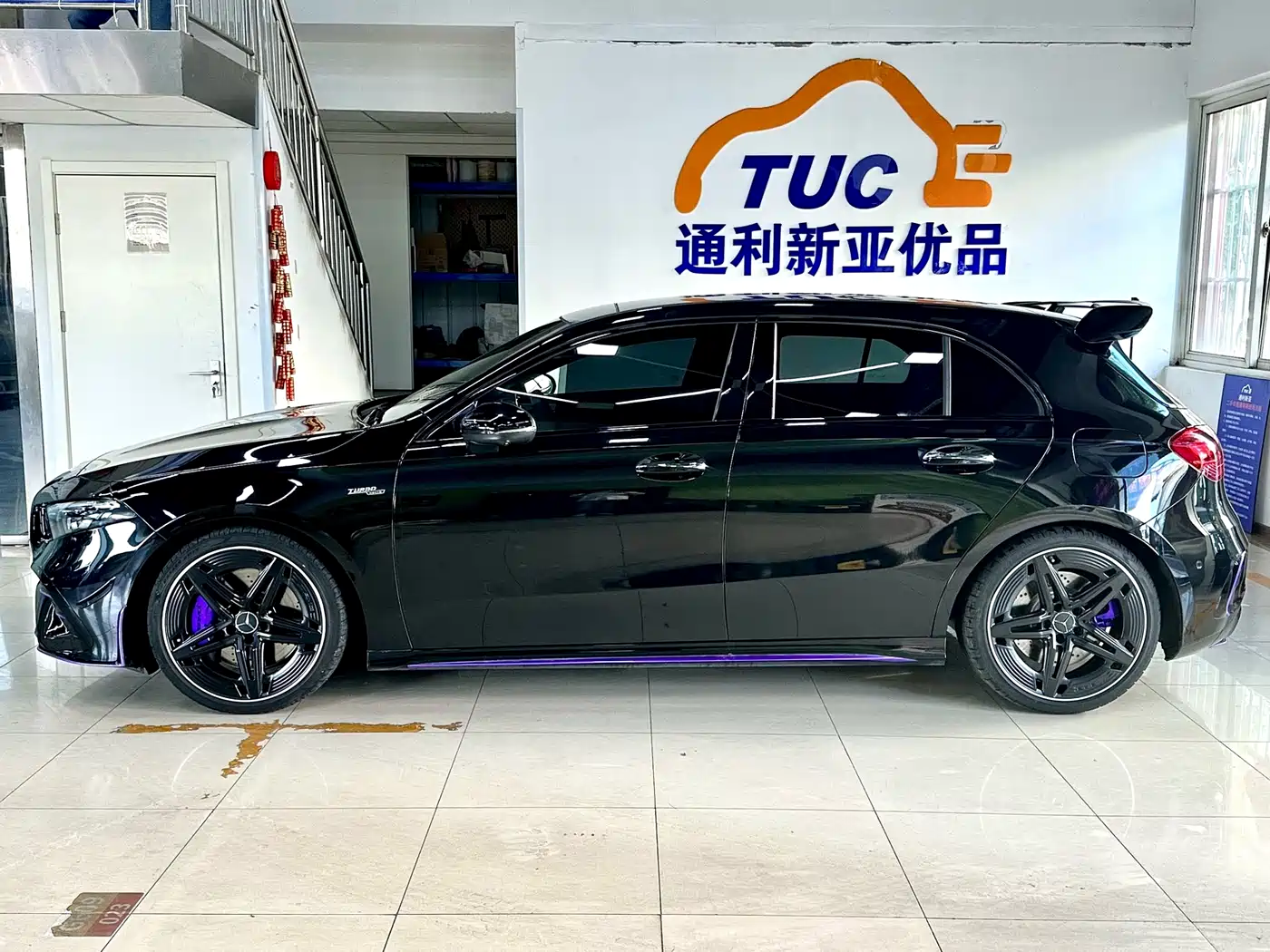 Mercedes-Benz A-Class AMG (Import) 2024 AMG A 35 4MATIC фото 5