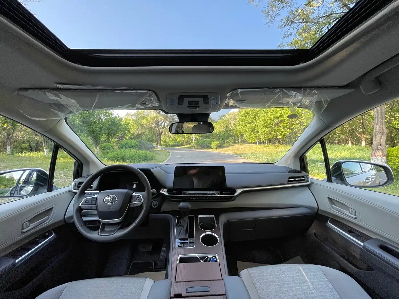 Toyota Sienna 2026 Model 2.5L Hybrid 2WD Comfort Edition фото 6