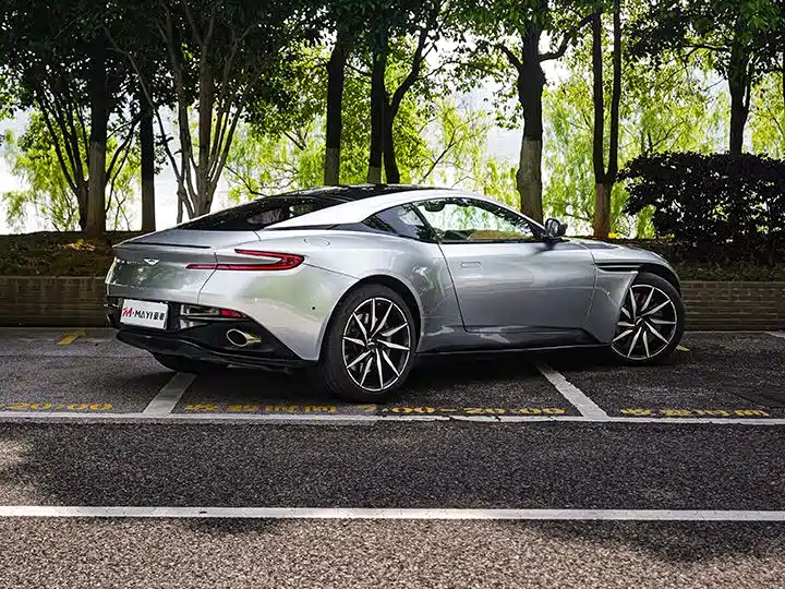 Aston Martin DB11 2016 5.2T Launch Edition фото 5