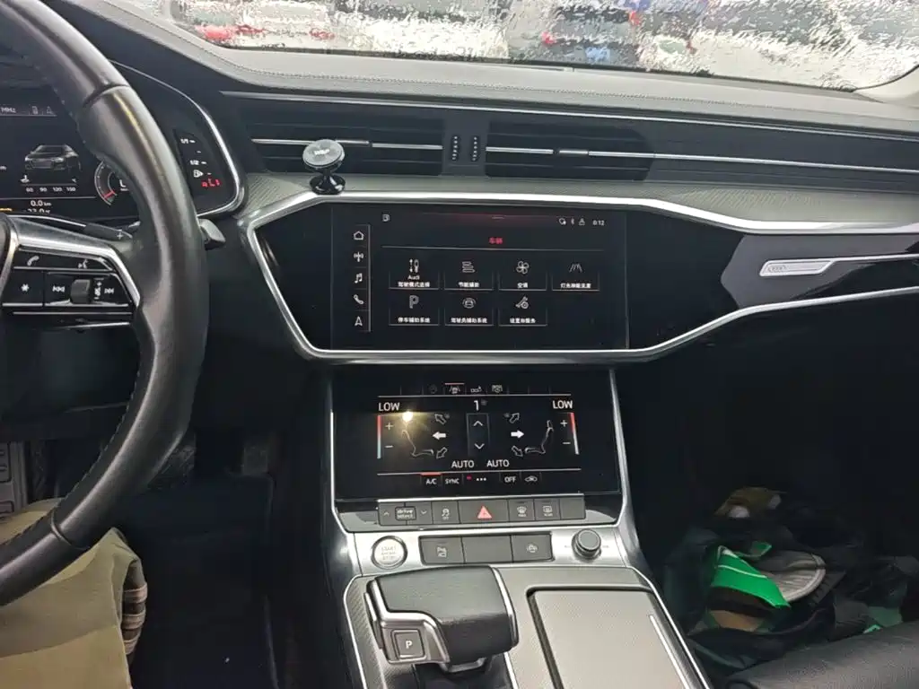 Фото 13 - Audi A6L