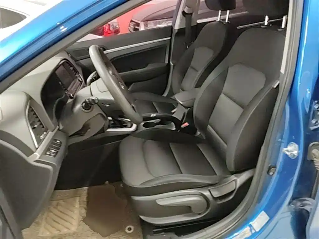Hyundai Elantra 2016 Model 1.6L Automatic Smart Elite фото 15