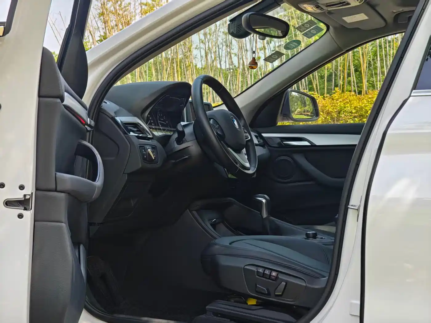 BMW X1 2018 sDrive20Li Leading Model фото 15