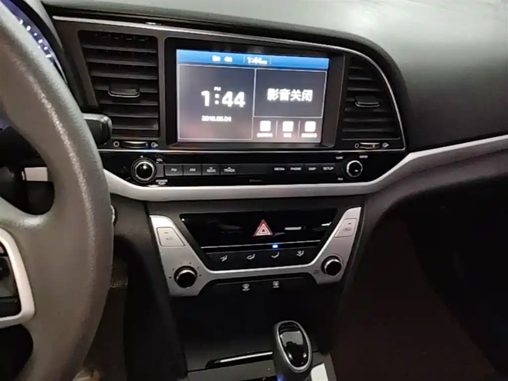 Hyundai Elantra 2016 Model 1.6L Automatic Smart Elite фото 13