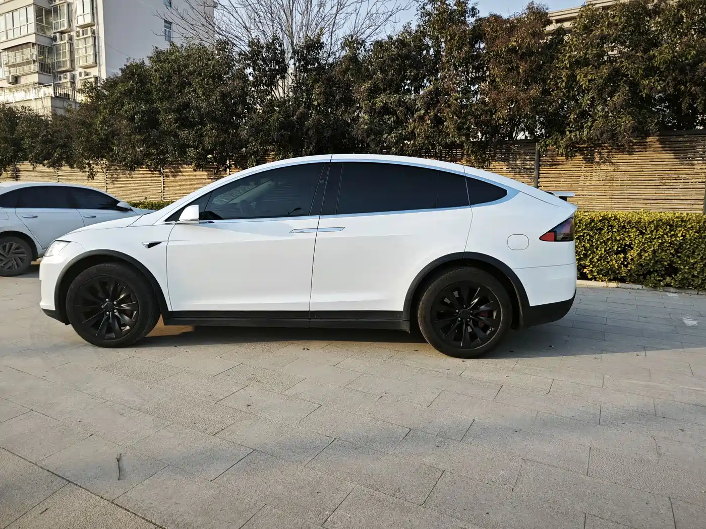 TESLA MODEL X