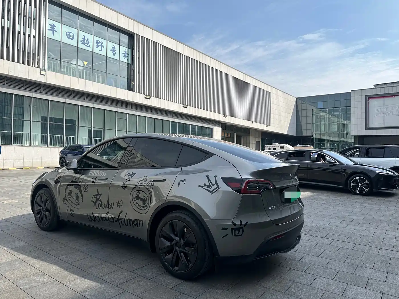 TESLA MODEL Y