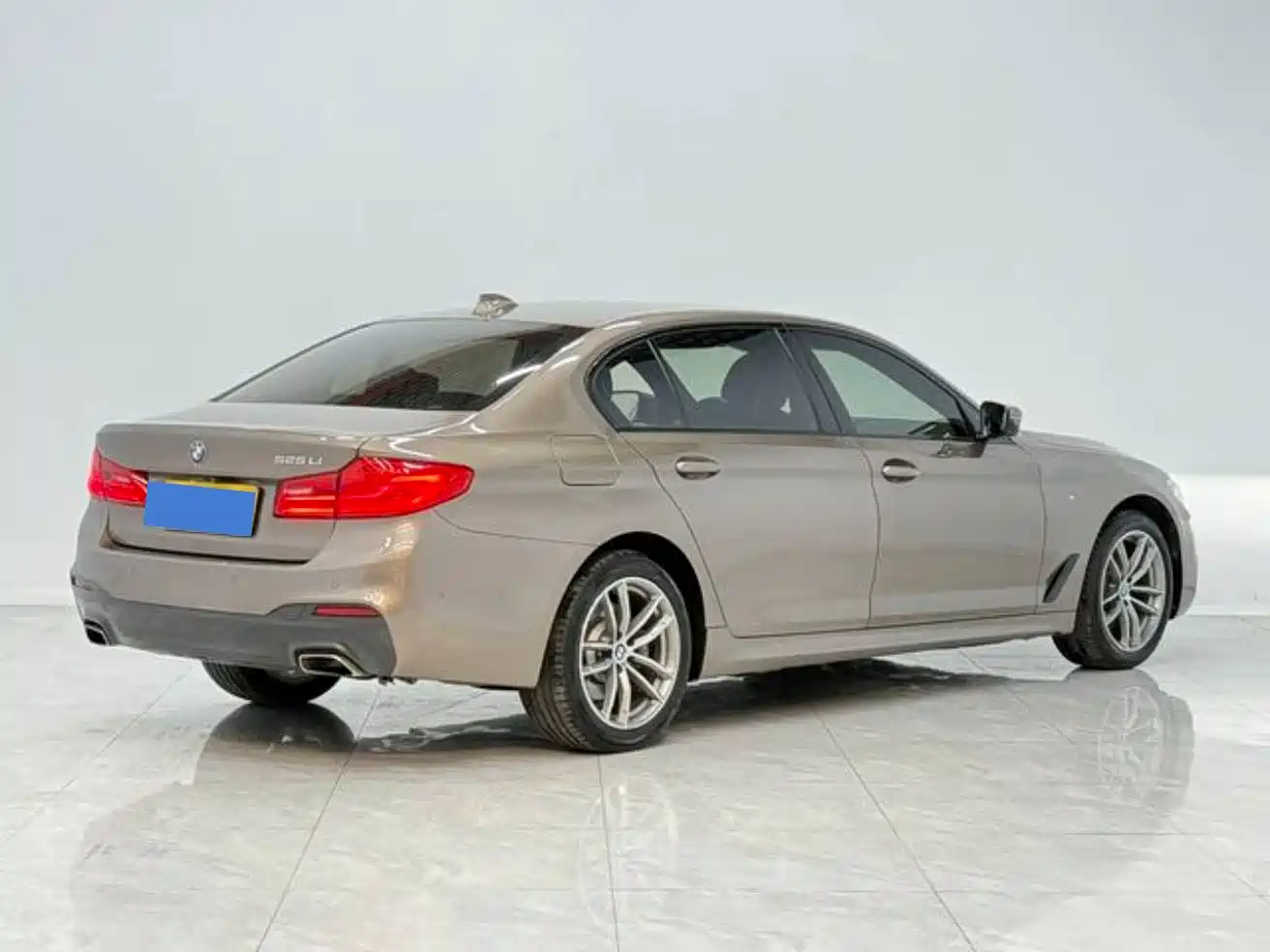 BMW 5 Series 2019 525Li M Sport Package фото 2