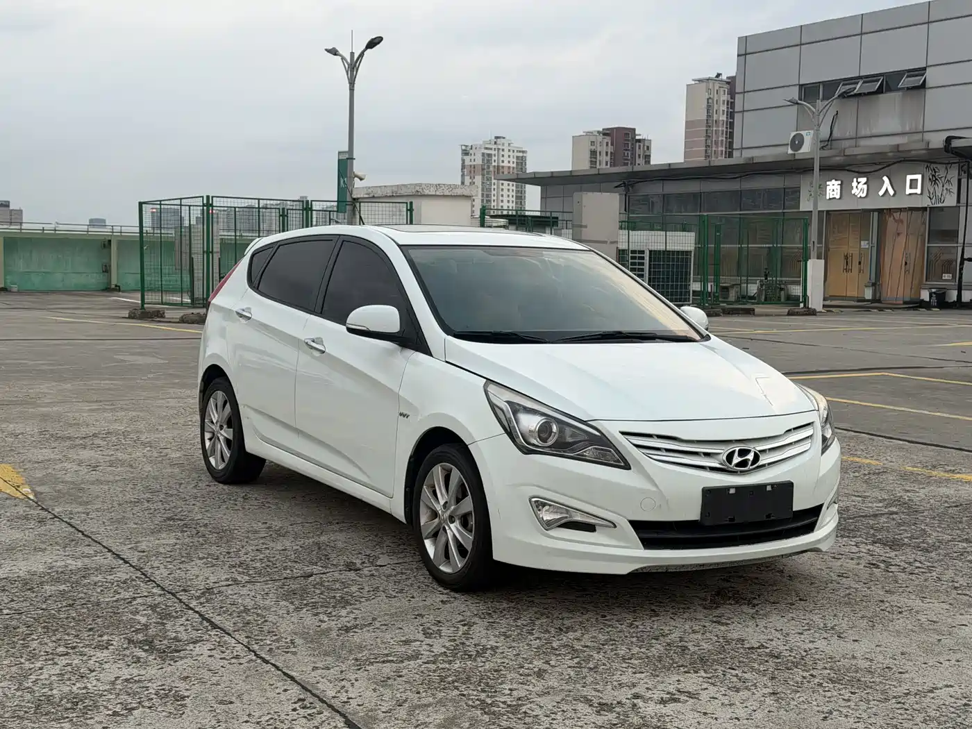 Hyundai Reina 2015 2014 Model 1.6L Automatic TOP