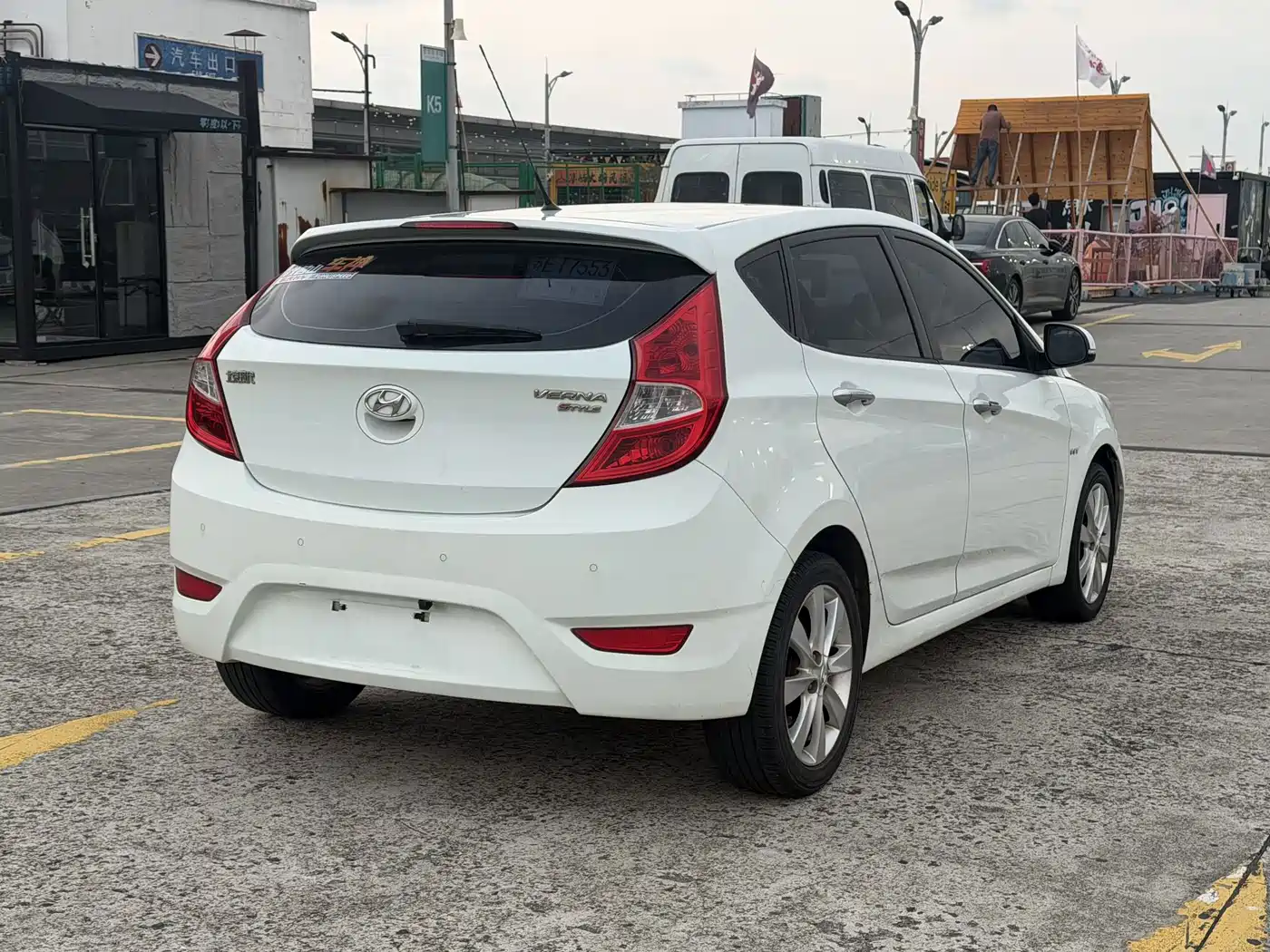 Hyundai Reina 2015 2014 Model 1.6L Automatic TOP
