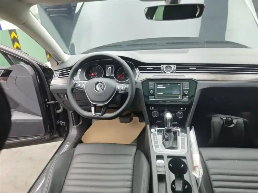 Volkswagen Magotan 2018 Facelift 330TSI DSG Luxury фото 11