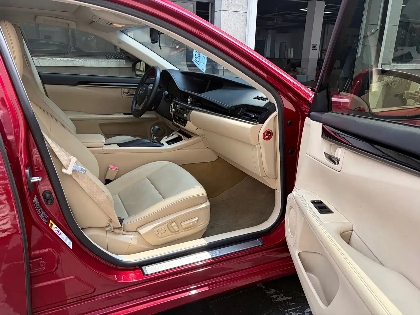 Фото 11 - Lexus ES