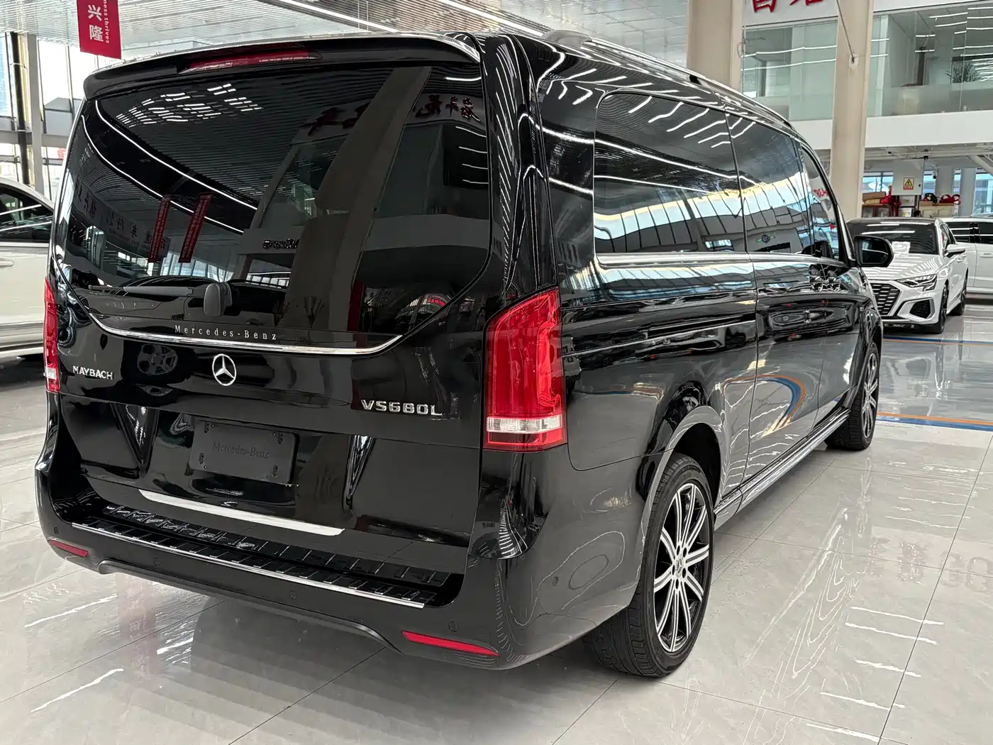 Mercedes-Benz V-Class 2021 V 260 L Long Wheelbase Luxury Edition фото 13