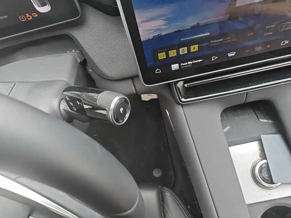 Polestar 4 2024 2024 Single Motor Standard Range PLUS Twin-Star Connected Edition