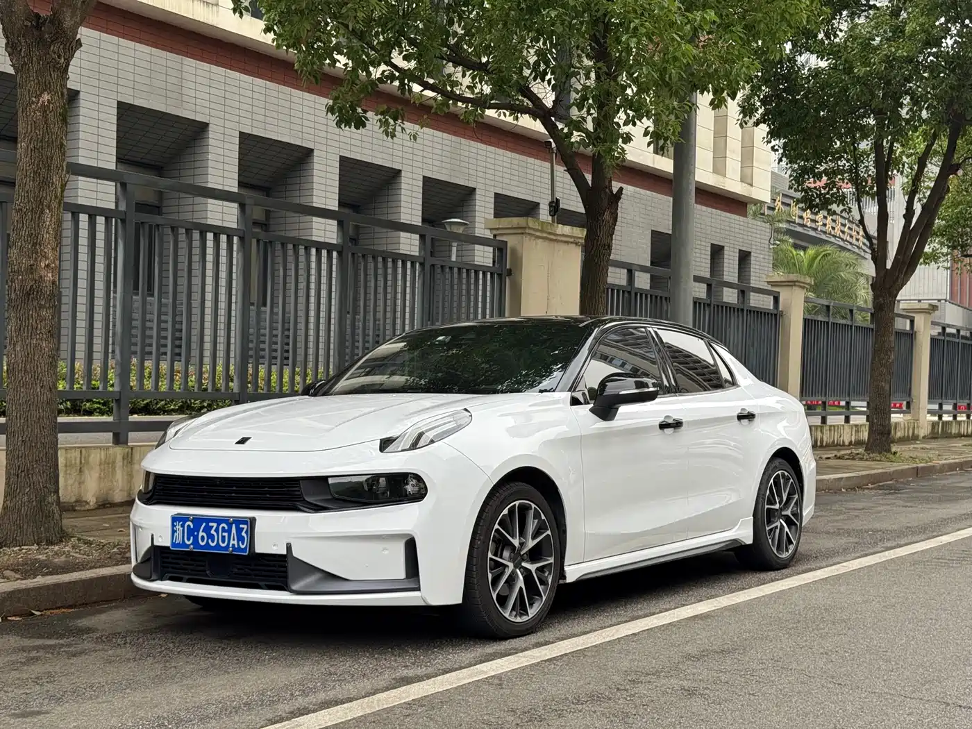 Lynk & Co 03 2021 1.5TD DCT Jin Champion Edition фото 2