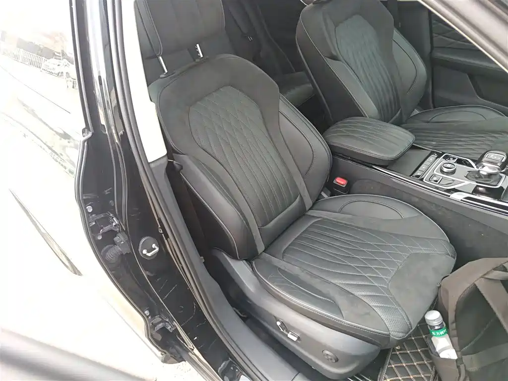 Hongqi HS5 2022 Facelift 2.0T Smart Flag Enjoyment Edition фото 7
