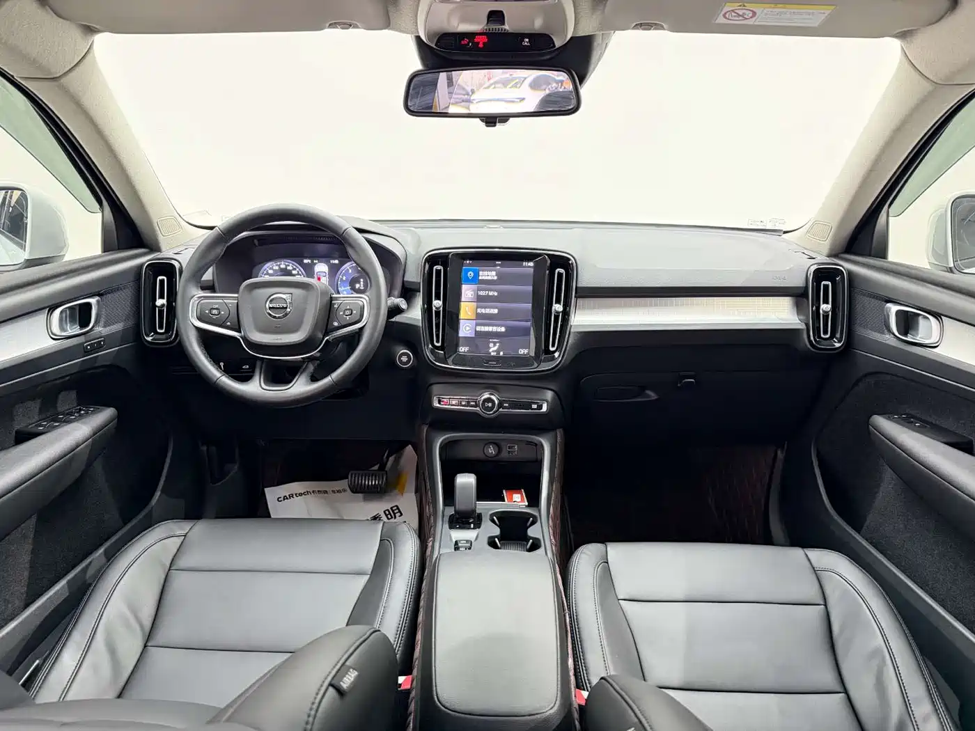 Фото 24 - Volvo XC40