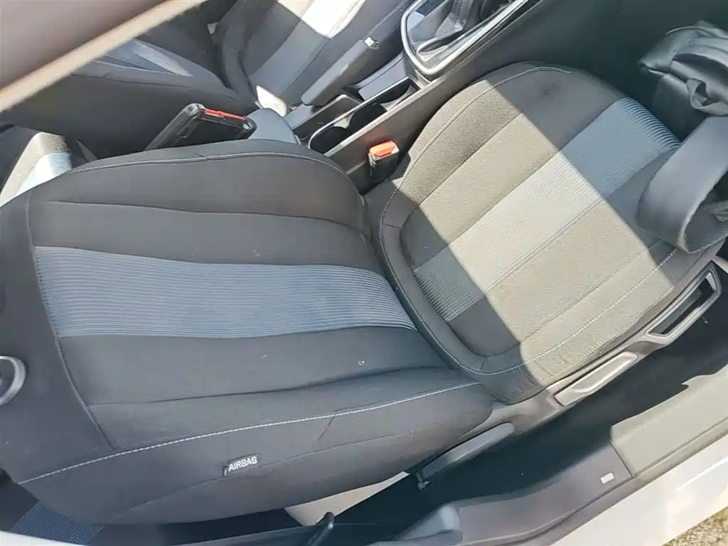 Peugeot 308 2018 1.6L Auto Luxury Edition фото 25