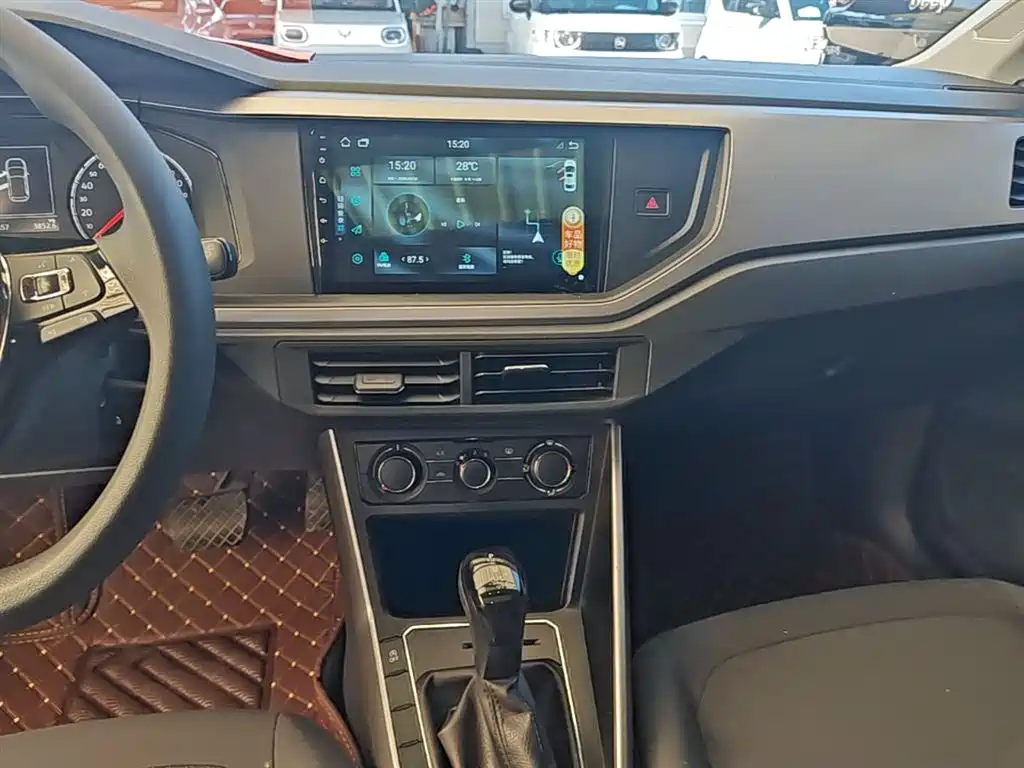 Volkswagen Polo 2019 Plus 1.5L Automatic Panorama Enjoyment Edition фото 13