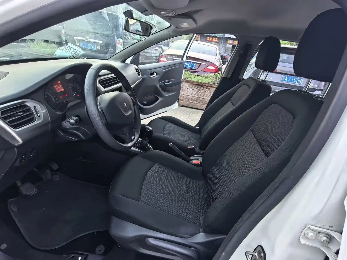 Peugeot 301 2014 2014 1.6L Manual Comfort Edition