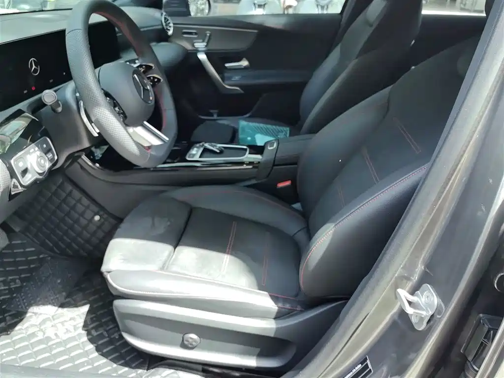 Mercedes-Benz A-Class 2025 A 200 L Fashion Edition фото 12