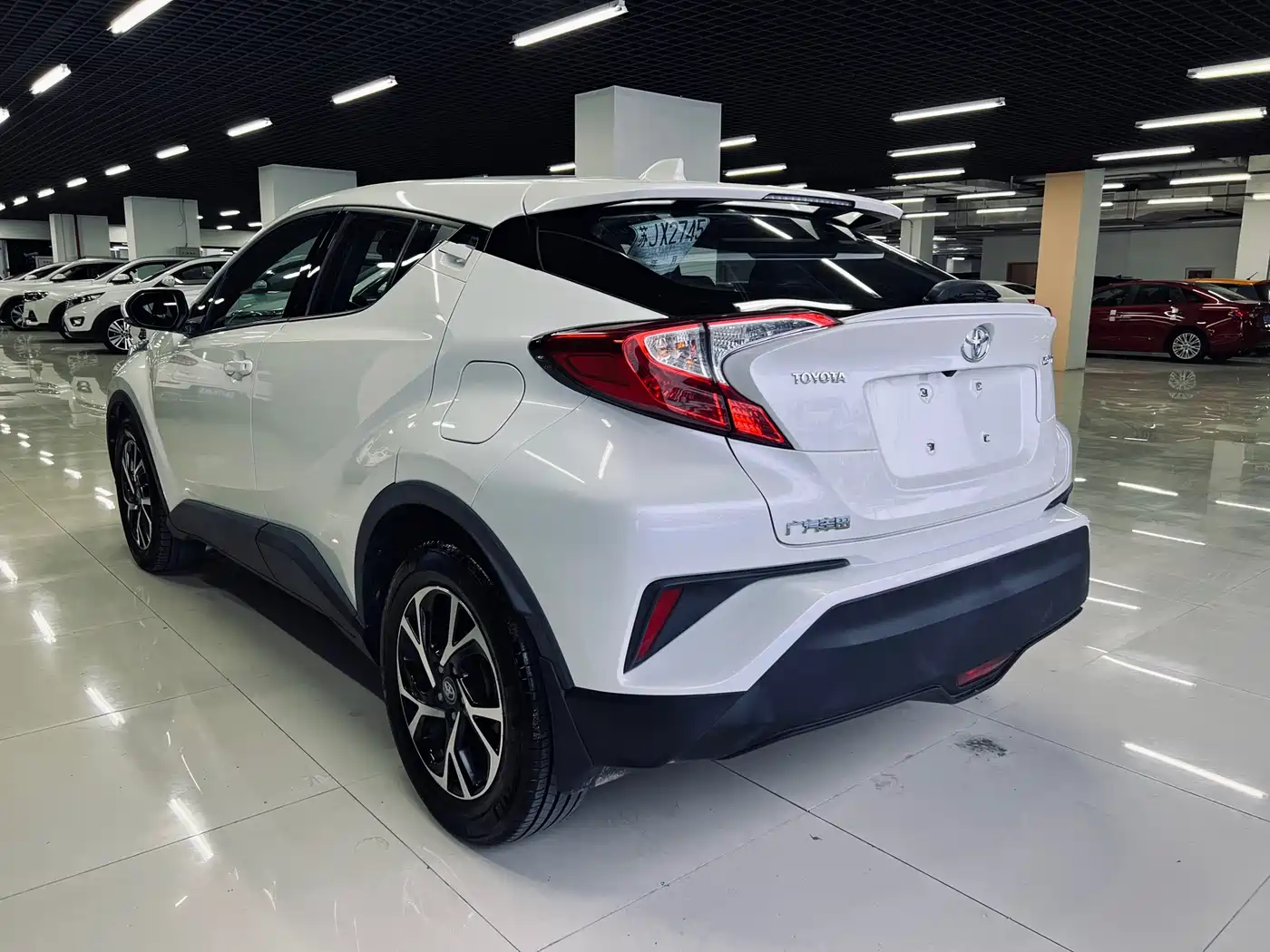 Toyota C-HR 2021 2.0L Luxury Edition фото 11