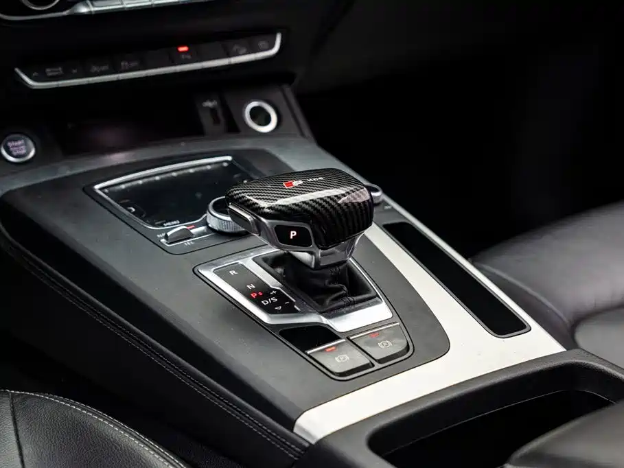 Audi Q5L 2020 Facelift 40 TFSI Honor Fashion фото 14