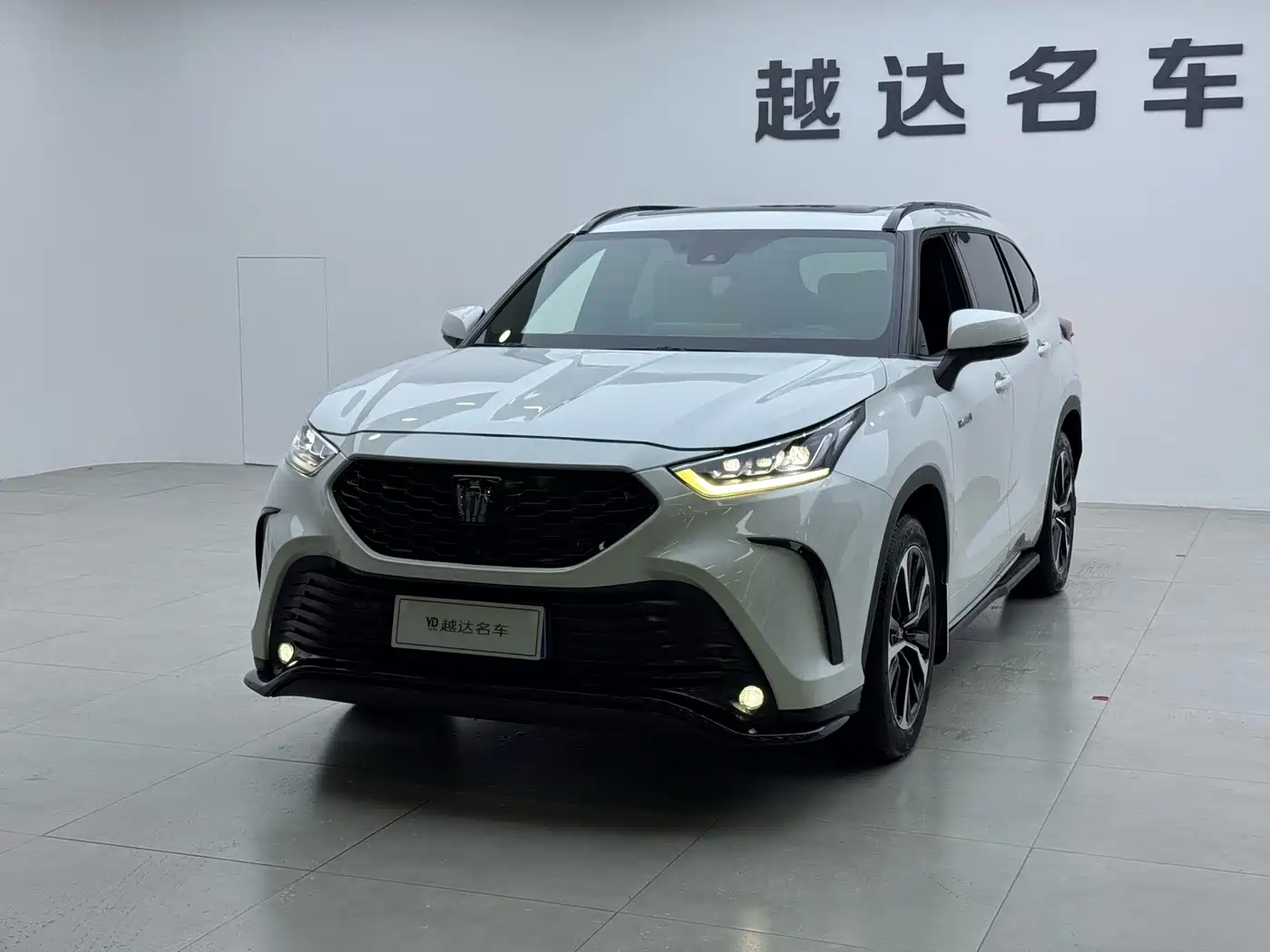 Фото 4 - Toyota Crown Kluger