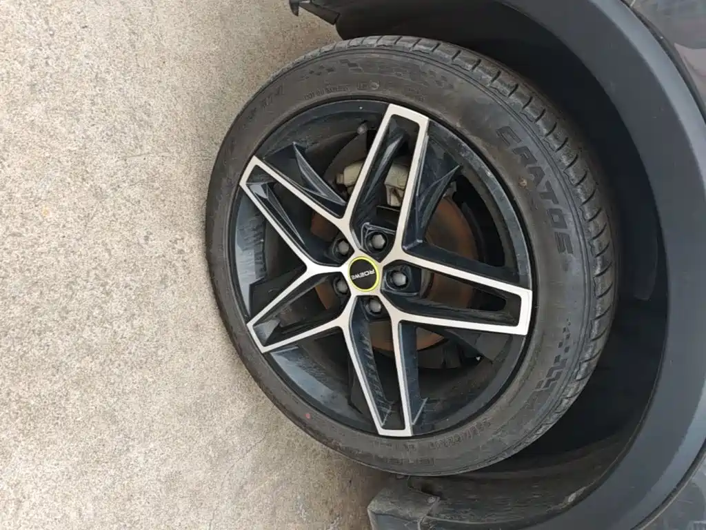 Фото 23 - Roewe RX5