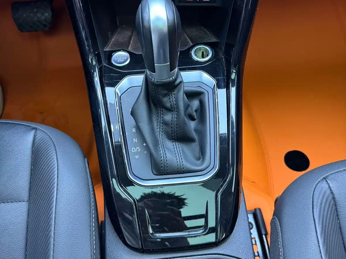 VOLKSWAGEN T ROC EXPLORING SONGS