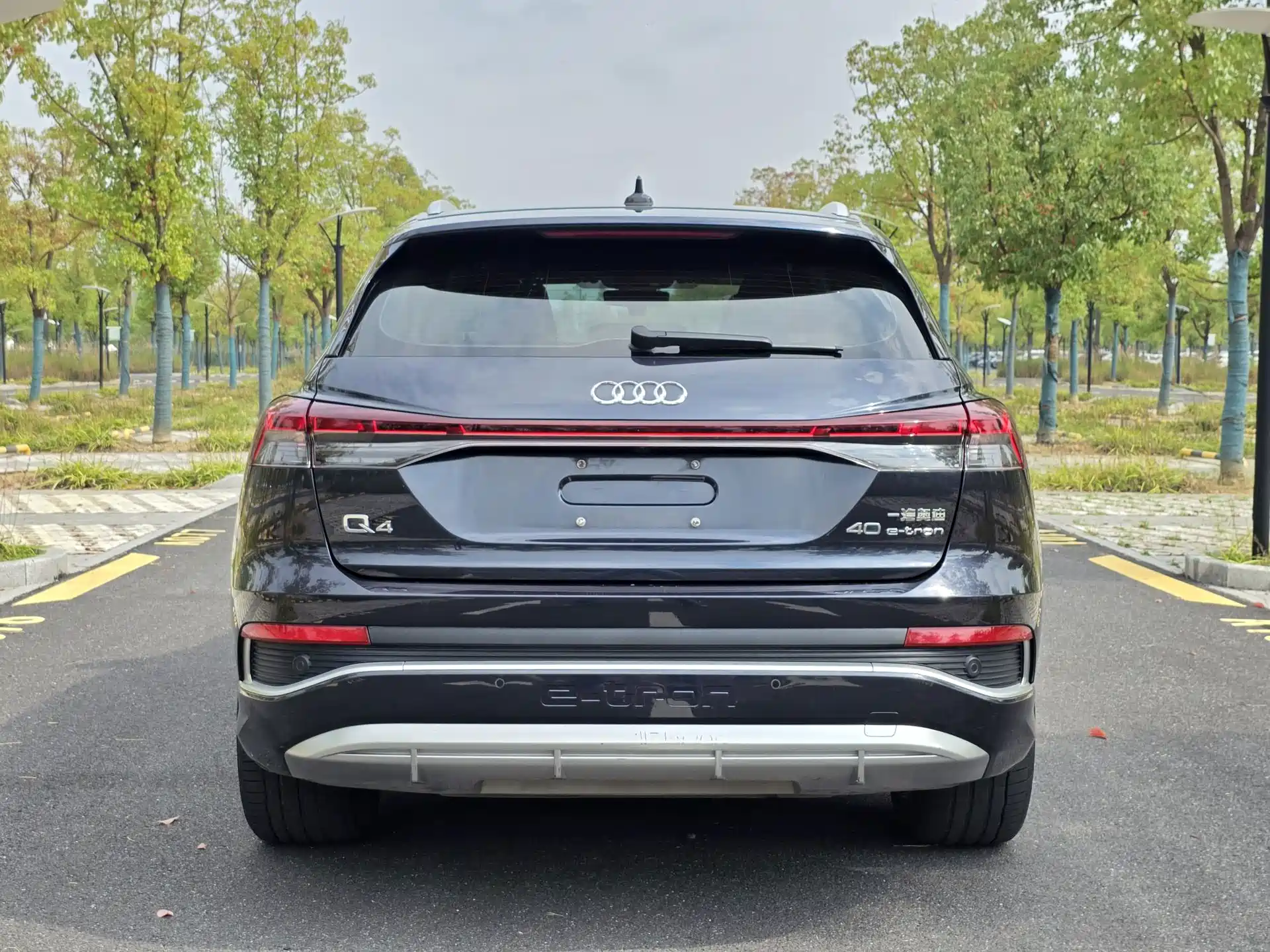 Photo 5 - Audi Q4 e-tron