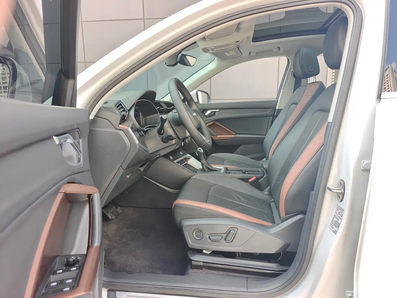 Фото 8 - Audi Q3