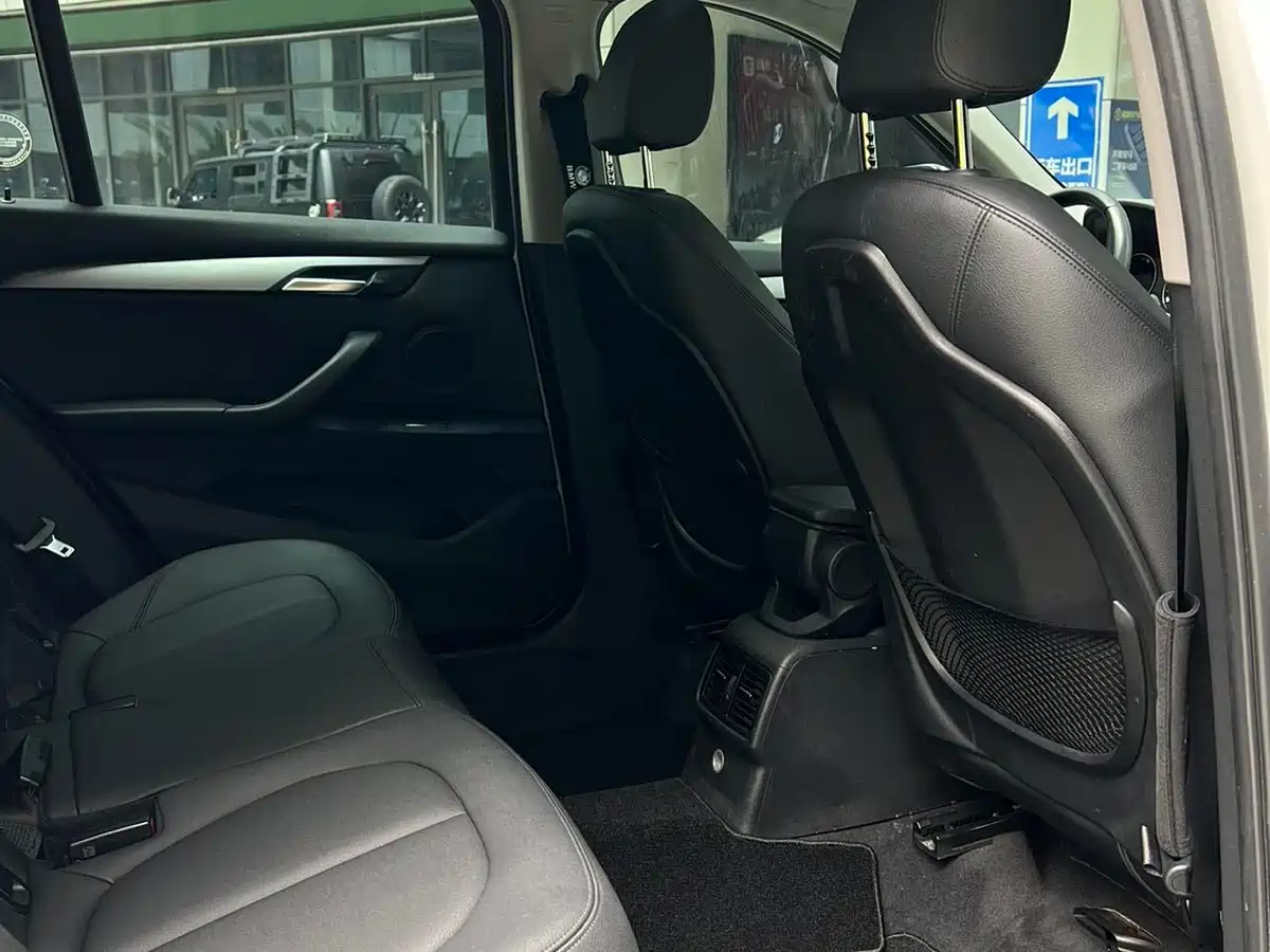BMW X1 2018 sDrive20Li Leading Model фото 17