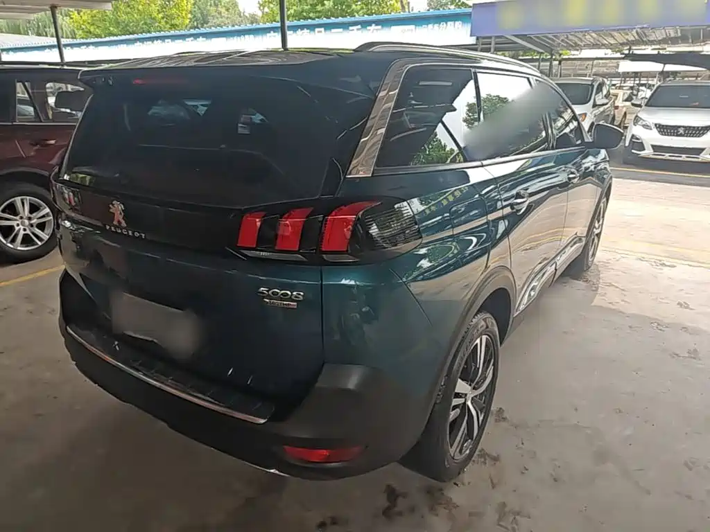 Photo 7 - Peugeot 5008