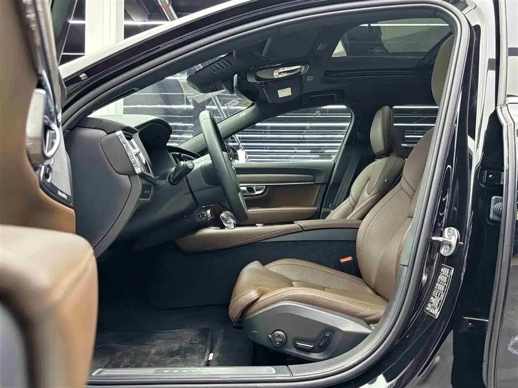 VOLVO S90 PLUG IN HYBRID