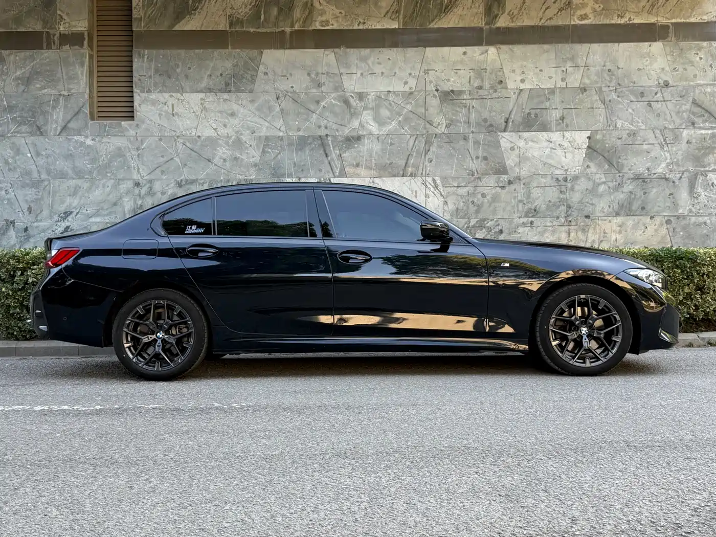 BMW 3 Series 2025 330Li M Sport Night Edition фото 8