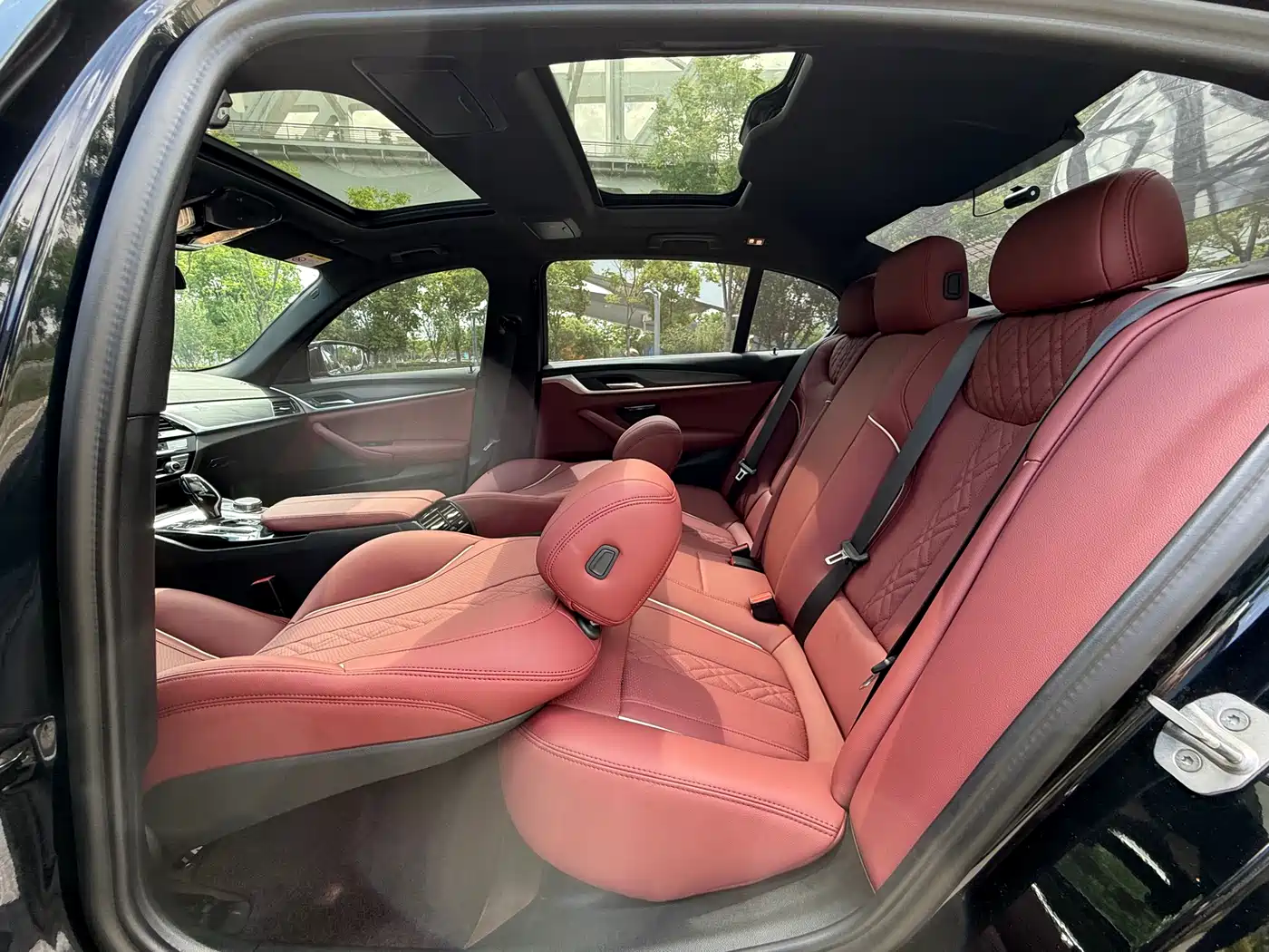 BMW 5 Series 2023 530Li Leading M Sport Package фото 10