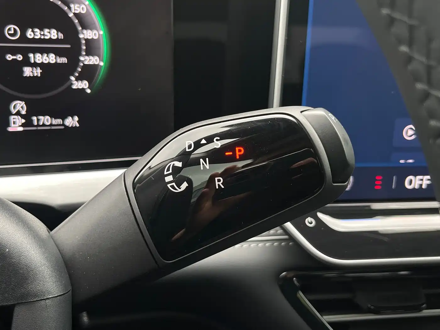 Volkswagen Passat 2025 Pro 380TSI Dragon Fortune Edition фото 26