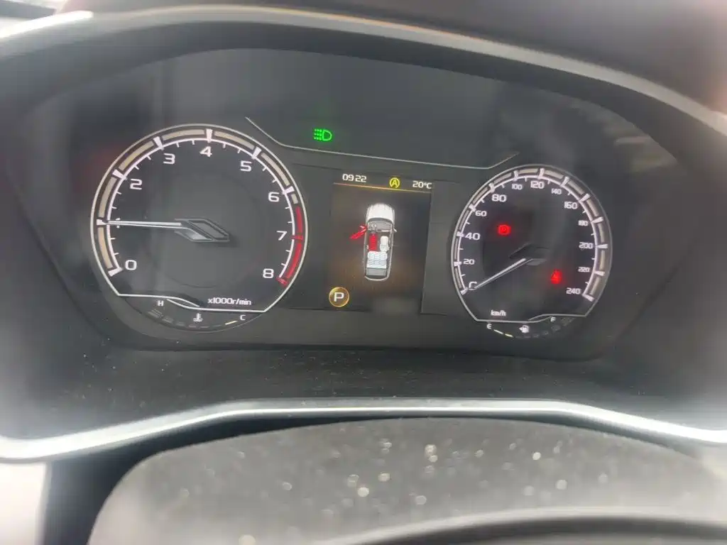 Фото 4 - Geely Binyue