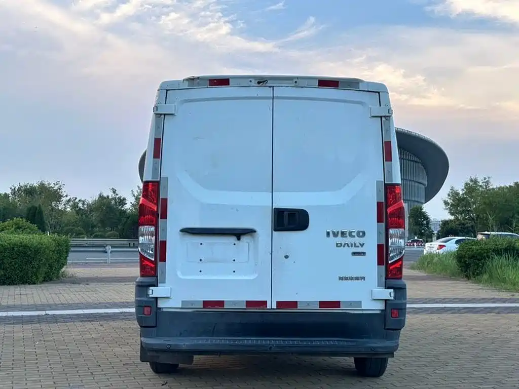 Iveco Daily 2018 2018 2.3T Short Wheelbase Low Roof Van F1A