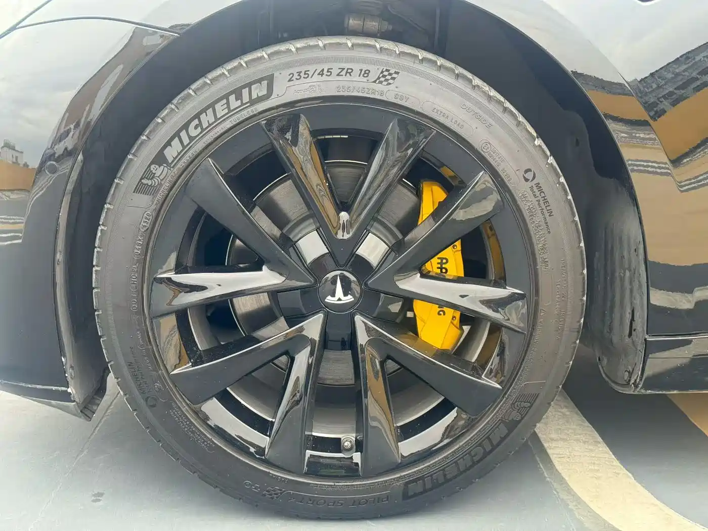 TESLA MODEL 3